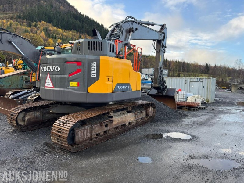 2020 Volvo ECR 235EL Gravemaskin - S70 feste - Pusskuffe - Sentralsmøring - bunkringspumpe - Tiltrotator - Pusskuffe - Sertifisert - Kotrógép: 2 kép. 2020 Volvo ECR 235EL Gravemaskin - S70 feste - Pusskuffe - Sentralsmøring - bunkringspumpe - Tiltrotator - Pusskuffe - Sertifisert - Kotrógép: 2 kép.