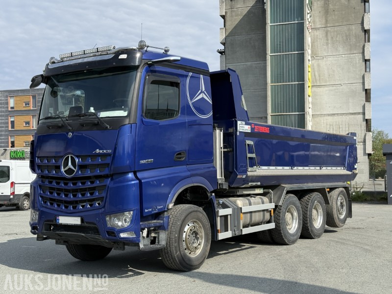 2021 Mercedes-Benz Arocs 3263 8x4 tridem tippbil - Billenőplatós teherautó: 1 kép. 2021 Mercedes-Benz Arocs 3263 8x4 tridem tippbil - Billenőplatós teherautó: 1 kép.