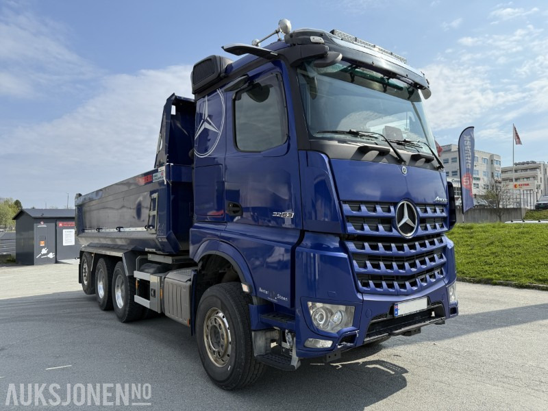 2021 Mercedes-Benz Arocs 3263 8x4 tridem tippbil - Billenőplatós teherautó: 3 kép. 2021 Mercedes-Benz Arocs 3263 8x4 tridem tippbil - Billenőplatós teherautó: 3 kép.