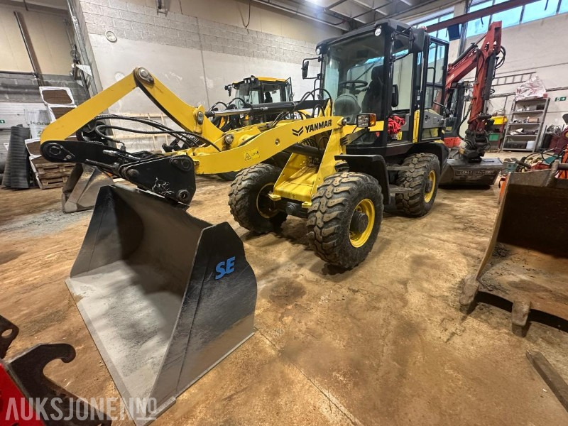 2021 Yanmar V80 Stage5 - Hjullaster med SE skuff - Gumikerekes homlokrakodó: 1 kép. 2021 Yanmar V80 Stage5 - Hjullaster med SE skuff - Gumikerekes homlokrakodó: 1 kép.
