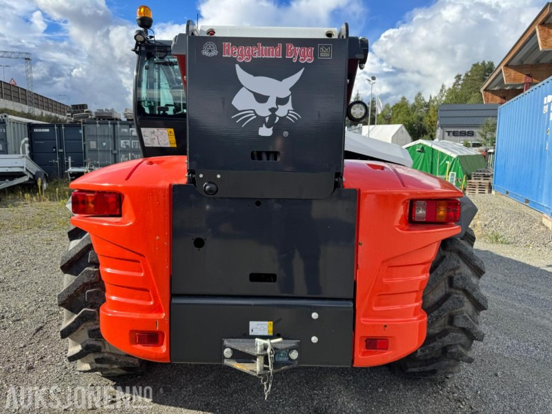 2022 Bobcat T40.180SLPRC teleskoplaster med skuffe og hydraulisk gafler - Teleszkópos rakodó: 5 kép. 2022 Bobcat T40.180SLPRC teleskoplaster med skuffe og hydraulisk gafler - Teleszkópos rakodó: 5 kép.