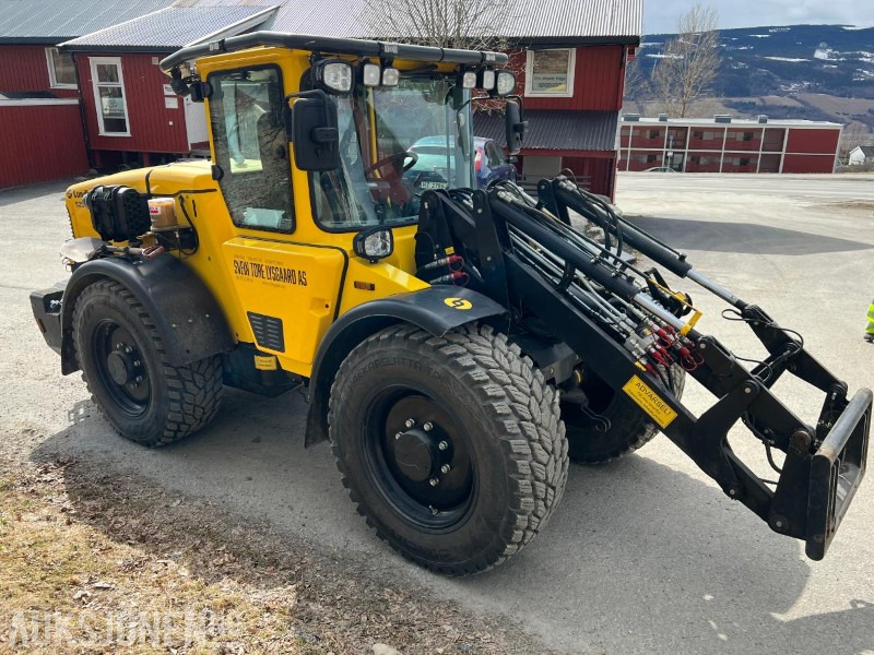 2022 Lundberg 345LS/5255 TOPP UTSTYRT OK STRØKEN - Gumikerekes homlokrakodó: 2 kép. 2022 Lundberg 345LS/5255 TOPP UTSTYRT OK STRØKEN - Gumikerekes homlokrakodó: 2 kép.