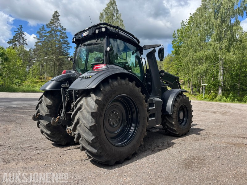 2022 Valtra T235 - Unlimited Black Edition - Traktor - Frontlaster - Traktor: 5 kép. 2022 Valtra T235 - Unlimited Black Edition - Traktor - Frontlaster - Traktor: 5 kép.