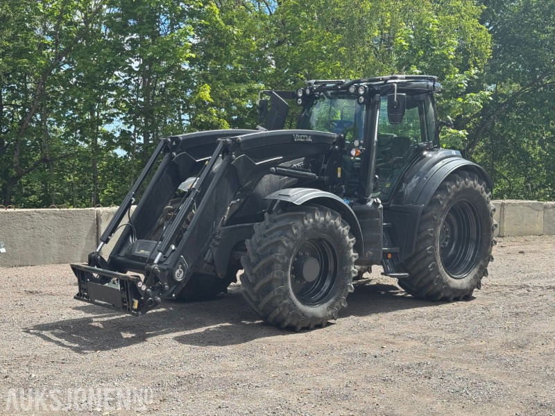 2022 Valtra T235 - Unlimited Black Edition - Traktor - Frontlaster - Traktor: 1 kép. 2022 Valtra T235 - Unlimited Black Edition - Traktor - Frontlaster - Traktor: 1 kép.