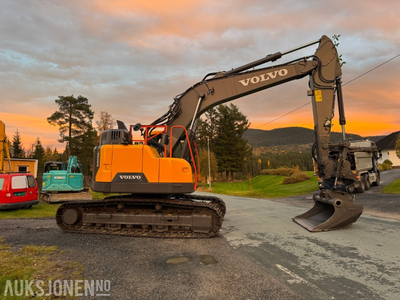 2022 Volvo ECR235EL gravemaskin – kun 15,8 timer – SMP tiltrotator, pusseskuffe og graveskuffe - Kotrógép: 5 kép. 2022 Volvo ECR235EL gravemaskin – kun 15,8 timer – SMP tiltrotator, pusseskuffe og graveskuffe - Kotrógép: 5 kép.