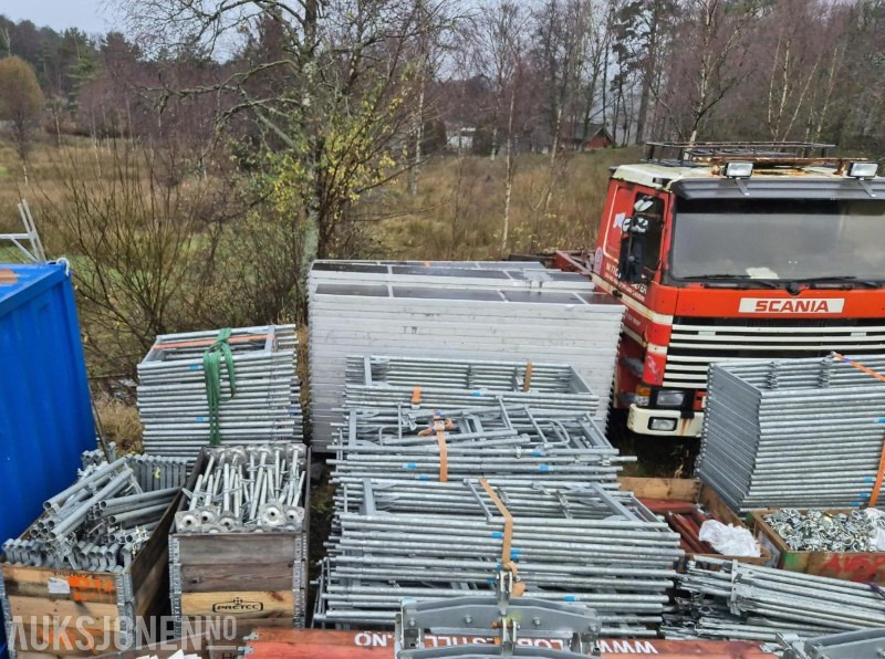 2023 Global Stillas - Stor stillaspakke - Fasadestillas - Brukt på kun 1 prosjekt - Építőipari berendezések: 5 kép. 2023 Global Stillas - Stor stillaspakke - Fasadestillas - Brukt på kun 1 prosjekt - Építőipari berendezések: 5 kép.