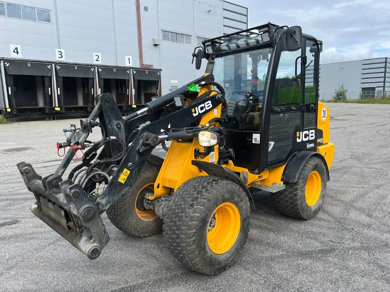 2023 JCB 403 plus kost med oppsamler, strøkasse, vikeplog ++ - Gumikerekes homlokrakodó: 2 kép. 2023 JCB 403 plus kost med oppsamler, strøkasse, vikeplog ++ - Gumikerekes homlokrakodó: 2 kép.
