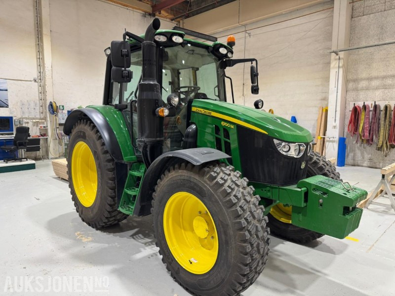 2023 John Deere 6100M TRAKTOR MED 2 SETT HJUL, KUN 1543 TIMER - Traktor: 3 kép. 2023 John Deere 6100M TRAKTOR MED 2 SETT HJUL, KUN 1543 TIMER - Traktor: 3 kép.