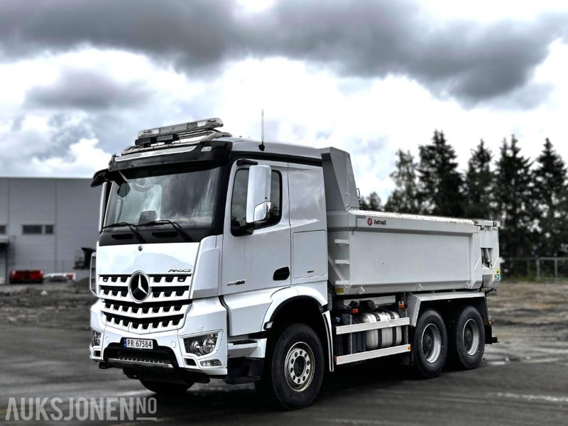 2023 Mercedes-Benz Arocs tippbil m/ Istrail tippkasse – 53 374 km - Billenőplatós teherautó: 1 kép. 2023 Mercedes-Benz Arocs tippbil m/ Istrail tippkasse – 53 374 km - Billenőplatós teherautó: 1 kép.