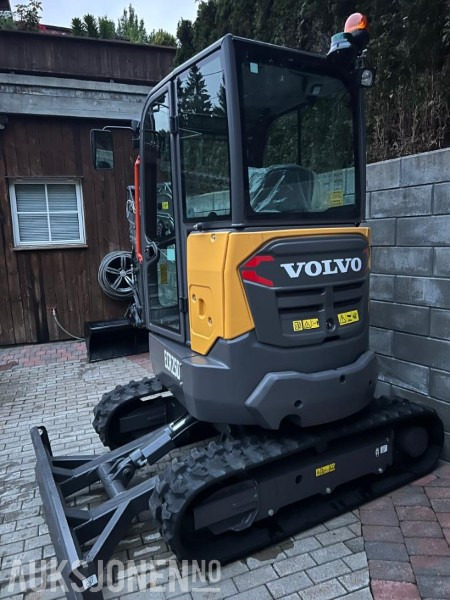 2023 Volvo ECR25D minigraver 9,5 time med NYTT utstyr pigghammer 3 skuffer og smørepistol - Minikotró: 5 kép. 2023 Volvo ECR25D minigraver 9,5 time med NYTT utstyr pigghammer 3 skuffer og smørepistol - Minikotró: 5 kép.