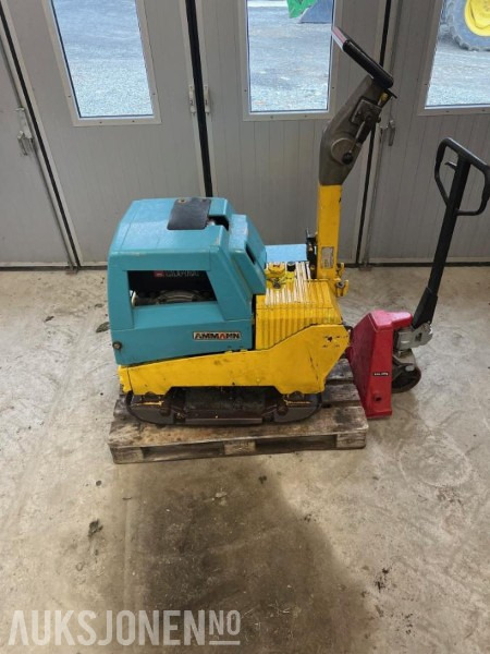 AMMANN Vibroplate - Henger: 1 kép. AMMANN Vibroplate - Henger: 1 kép.