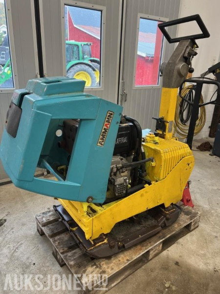 AMMANN Vibroplate - Henger: 5 kép. AMMANN Vibroplate - Henger: 5 kép.