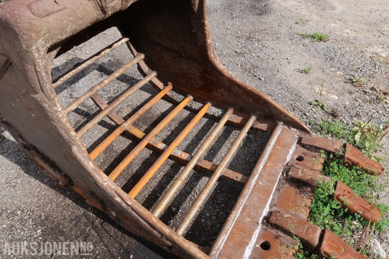 2006 1100 liter solleskuffe med S70 feste - Adapterek - Építőipari gépek: 4 kép. 2006 1100 liter solleskuffe med S70 feste - Adapterek - Építőipari gépek: 4 kép.