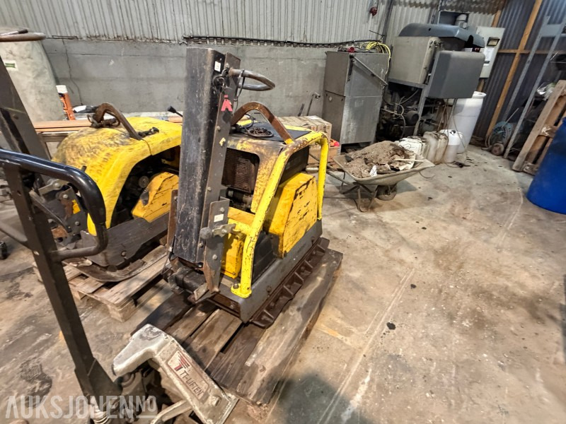 2014 Dynapac LG500 Vibroplate / Komprimeringsmaskin - Adapterek - Építőipari gépek: 1 kép. 2014 Dynapac LG500 Vibroplate / Komprimeringsmaskin - Adapterek - Építőipari gépek: 1 kép.