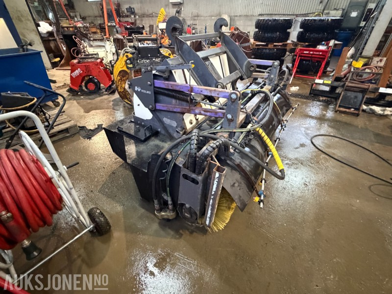 2015 Holms Feiemaskin m/ Oppsamler – Vannsystem – Kantbørste 2,6 m - Adapterek - Építőipari gépek: 2 kép. 2015 Holms Feiemaskin m/ Oppsamler – Vannsystem – Kantbørste 2,6 m - Adapterek - Építőipari gépek: 2 kép.