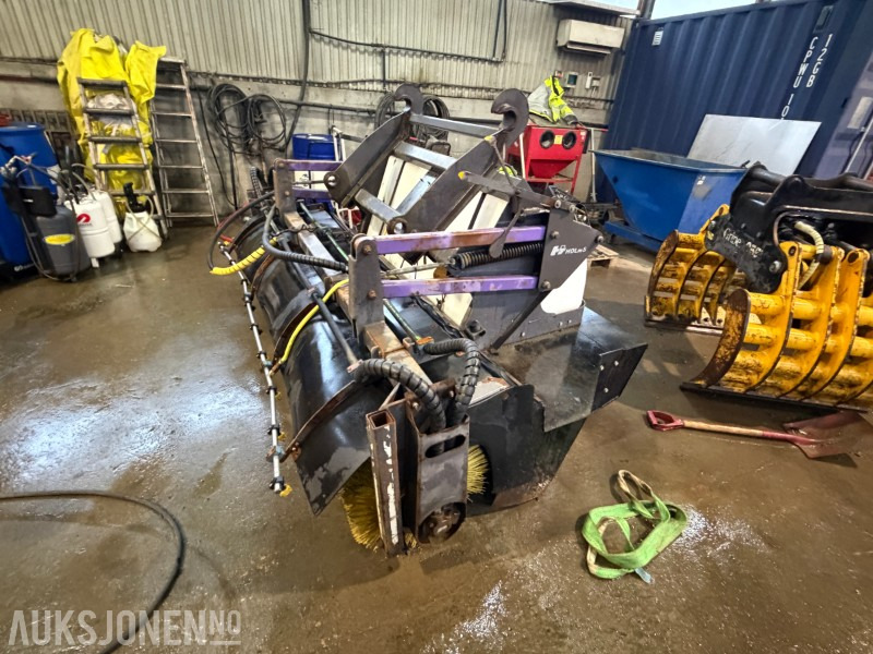 2015 Holms Feiemaskin m/ Oppsamler – Vannsystem – Kantbørste 2,6 m - Adapterek - Építőipari gépek: 1 kép. 2015 Holms Feiemaskin m/ Oppsamler – Vannsystem – Kantbørste 2,6 m - Adapterek - Építőipari gépek: 1 kép.