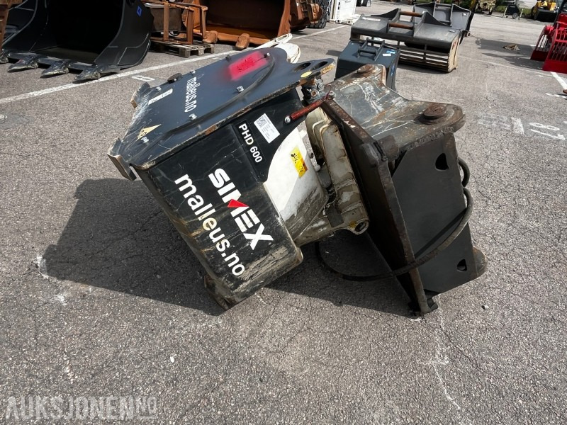 Adapterek - Építőipari gépek 2018 Simex PHD 600 Asfaltfres - OilQuick 90R feste: 1 kép.