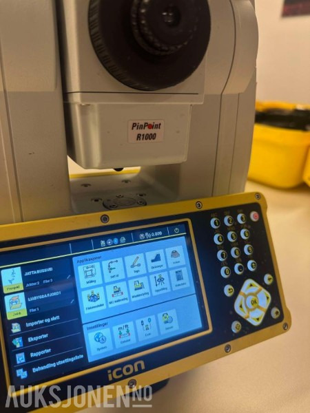2022 LEICA ICR80 TOTALSTASJON - Med CC80 målebok, stang og stativ - Adapterek - Építőipari gépek: 3 kép. 2022 LEICA ICR80 TOTALSTASJON - Med CC80 målebok, stang og stativ - Adapterek - Építőipari gépek: 3 kép.