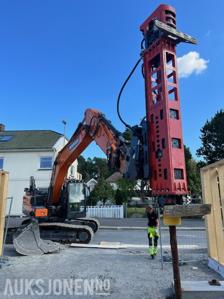 2022 Movax DH-25 pålehammer - S70 feste m/Oilquick-kobling. - Adapterek - Építőipari gépek: 1 kép. 2022 Movax DH-25 pålehammer - S70 feste m/Oilquick-kobling. - Adapterek - Építőipari gépek: 1 kép.