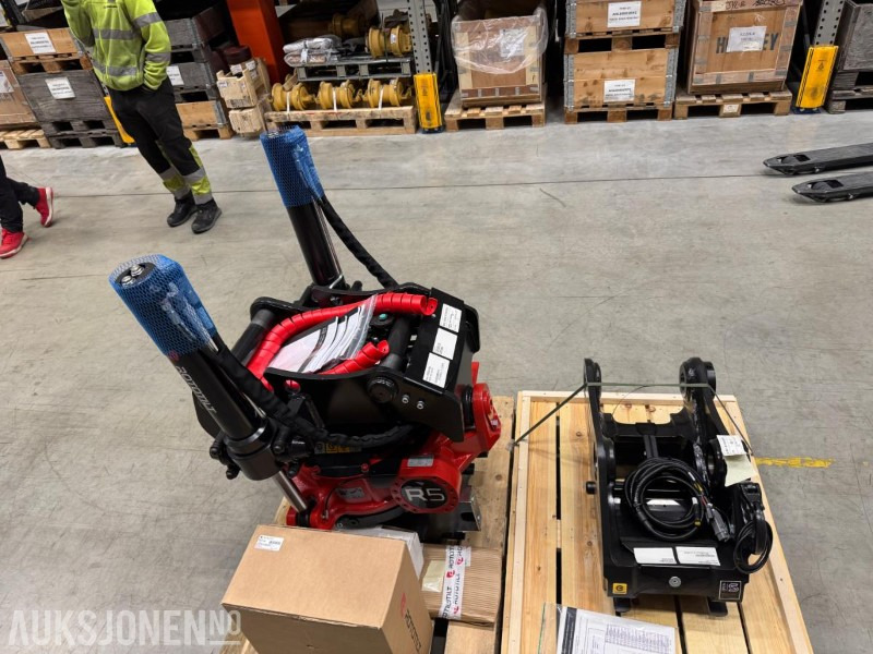 2023 - R5 Rototilt - Quick Change med Quick Change HK-Feste S60 - Adapterek - Építőipari gépek: 5 kép. 2023 - R5 Rototilt - Quick Change med Quick Change HK-Feste S60 - Adapterek - Építőipari gépek: 5 kép.