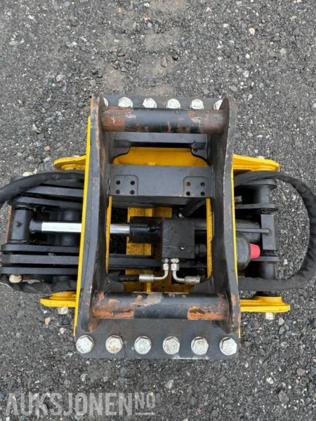 2024 Engcon TG25HD-S40 Tømmerklo / Tømmerklype - Nesten ikke brukt - S40 feste - Adapterek - Építőipari gépek: 5 kép. 2024 Engcon TG25HD-S40 Tømmerklo / Tømmerklype - Nesten ikke brukt - S40 feste - Adapterek - Építőipari gépek: 5 kép.