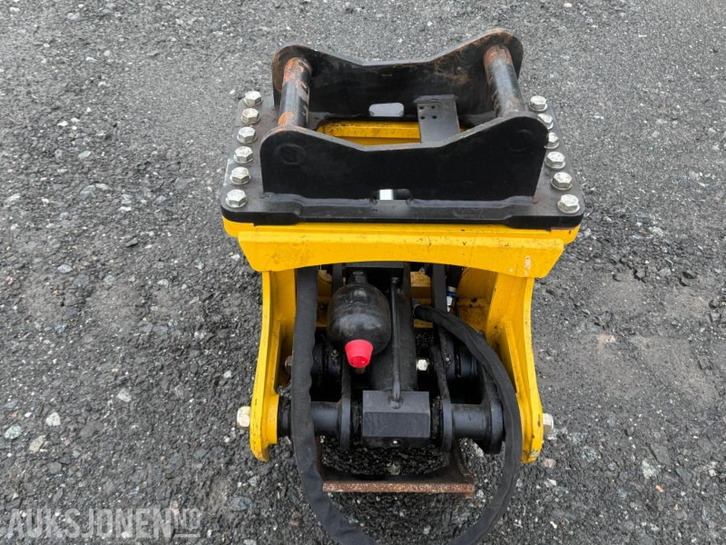 2024 Engcon TG25HD-S40 Tømmerklo / Tømmerklype - Nesten ikke brukt - S40 feste - Adapterek - Építőipari gépek: 2 kép. 2024 Engcon TG25HD-S40 Tømmerklo / Tømmerklype - Nesten ikke brukt - S40 feste - Adapterek - Építőipari gépek: 2 kép.