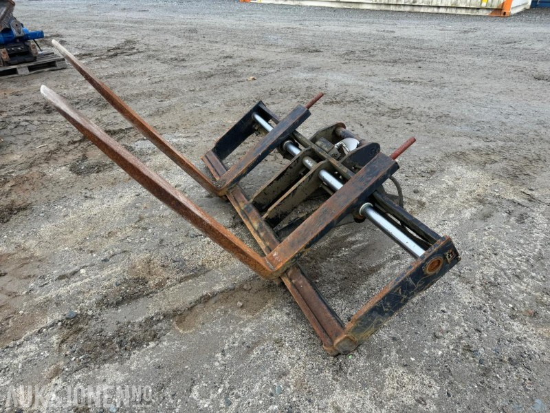 ABL pallegafler s60 med OilQuick - 5000 KG - Adapterek - Építőipari gépek: 1 kép. ABL pallegafler s60 med OilQuick - 5000 KG - Adapterek - Építőipari gépek: 1 kép.
