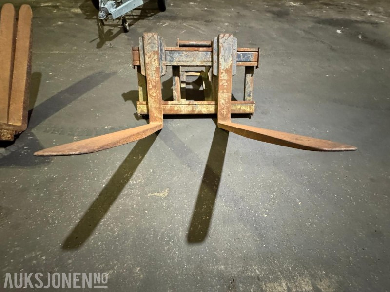 Engcon pallegafler med S60 feste - Adapterek - Építőipari gépek: 2 kép. Engcon pallegafler med S60 feste - Adapterek - Építőipari gépek: 2 kép.