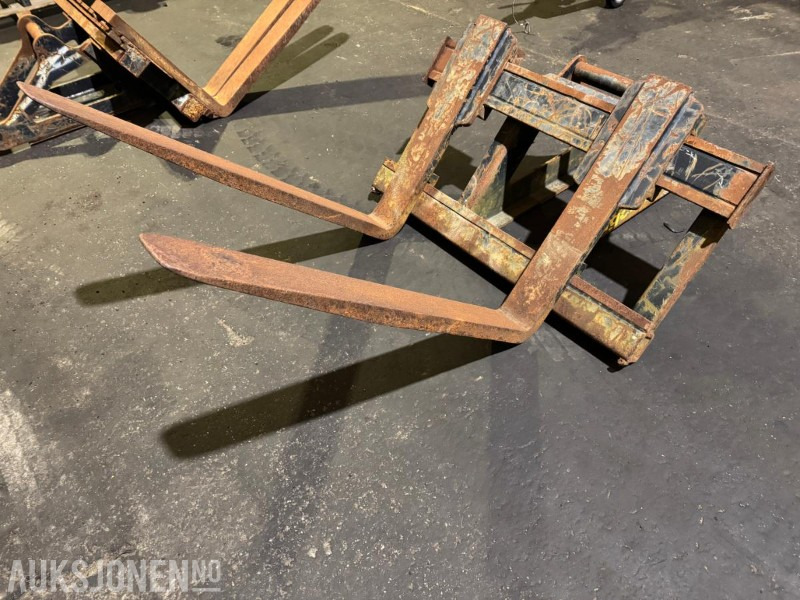 Engcon pallegafler med S60 feste - Adapterek - Építőipari gépek: 3 kép. Engcon pallegafler med S60 feste - Adapterek - Építőipari gépek: 3 kép.