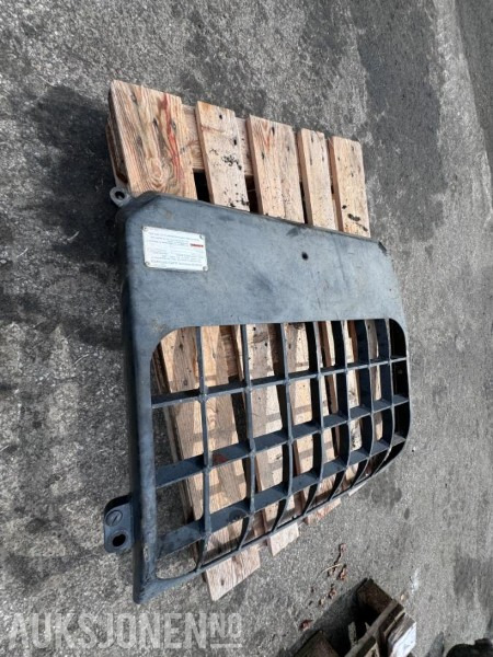 Kobelco - Gitter til tak på gravemaskin - Adapterek - Építőipari gépek: 2 kép. Kobelco - Gitter til tak på gravemaskin - Adapterek - Építőipari gépek: 2 kép.