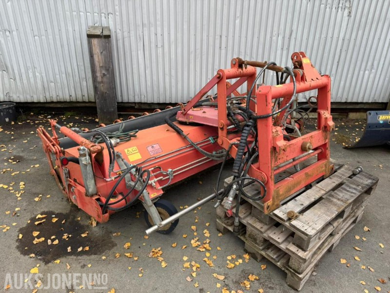 Komplett feie- og vaskeutstyr for traktor, hjullaster eller redskapsbærer. - Adapterek - Építőipari gépek: 4 kép. Komplett feie- og vaskeutstyr for traktor, hjullaster eller redskapsbærer. - Adapterek - Építőipari gépek: 4 kép.