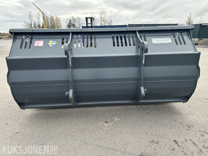 UBRUKT Siljum Isriverskuff 4,5m³ BM-feste - Adapterek - Építőipari gépek: 4 kép. UBRUKT Siljum Isriverskuff 4,5m³ BM-feste - Adapterek - Építőipari gépek: 4 kép.