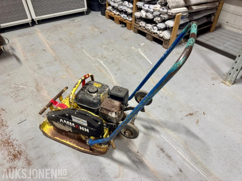 Ammann AVP 1850 – Vibroplate - Építőipari berendezések: 4 kép. Ammann AVP 1850 – Vibroplate - Építőipari berendezések: 4 kép.