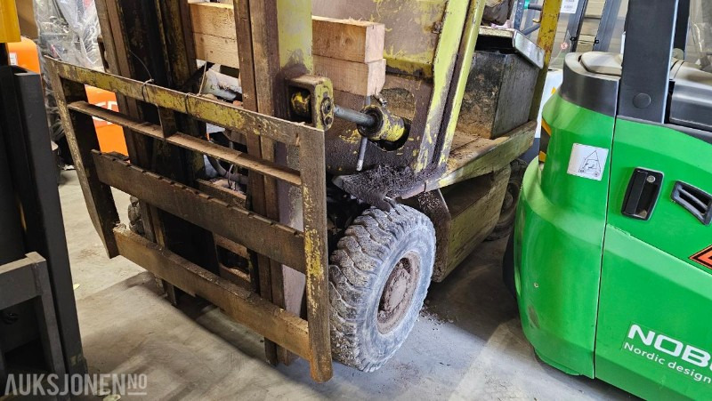 1980 Toyota 4FB10 Elektrisk gaffeltruck - Mangler glans, men ikke sjel/Rep.objekt - Anyagmozgató gép: 2 kép. 1980 Toyota 4FB10 Elektrisk gaffeltruck - Mangler glans, men ikke sjel/Rep.objekt - Anyagmozgató gép: 2 kép.