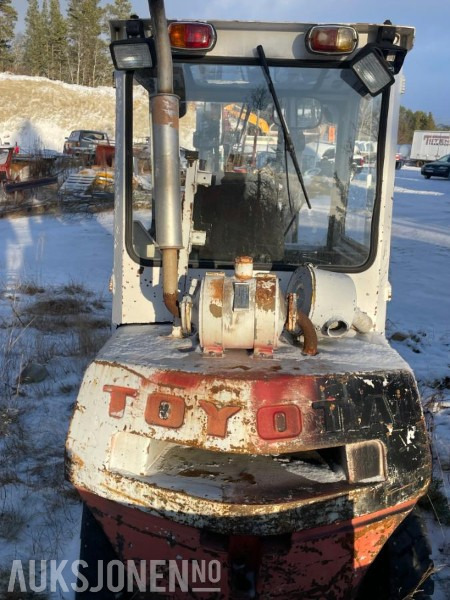 1980 Toyota Truck reparasjonsobjekt - Anyagmozgató gép: 3 kép. 1980 Toyota Truck reparasjonsobjekt - Anyagmozgató gép: 3 kép.