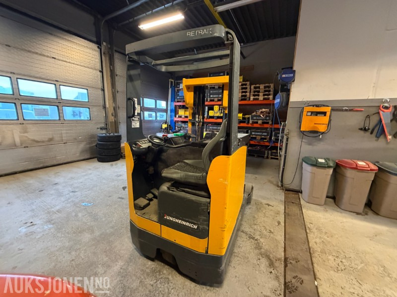 2002 Jungheinrich ETM 325 Skyvemasttruck med SLH200 Lader - Anyagmozgató gép: 5 kép. 2002 Jungheinrich ETM 325 Skyvemasttruck med SLH200 Lader - Anyagmozgató gép: 5 kép.