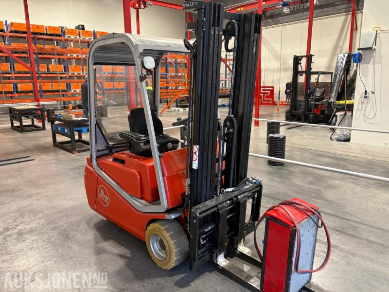 2004 BT CBE 1,8T motvekts truck - Anyagmozgató gép: 5 kép. 2004 BT CBE 1,8T motvekts truck - Anyagmozgató gép: 5 kép.