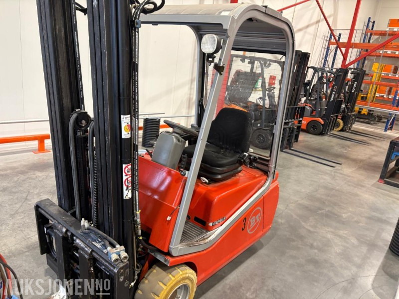 2004 BT CBE 1,8T motvekts truck - Anyagmozgató gép: 2 kép. 2004 BT CBE 1,8T motvekts truck - Anyagmozgató gép: 2 kép.