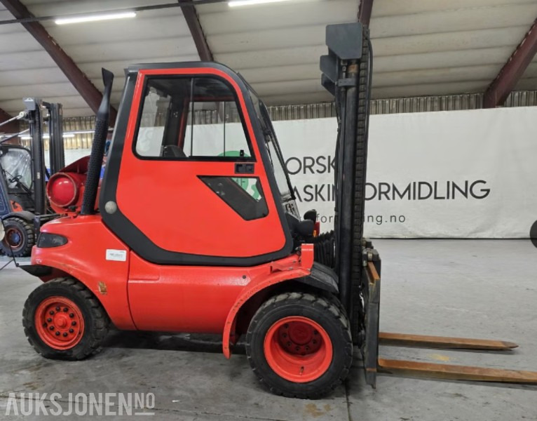 2005 Linde H40T KUN 1074 Timer - Anyagmozgató gép: 3 kép. 2005 Linde H40T KUN 1074 Timer - Anyagmozgató gép: 3 kép.