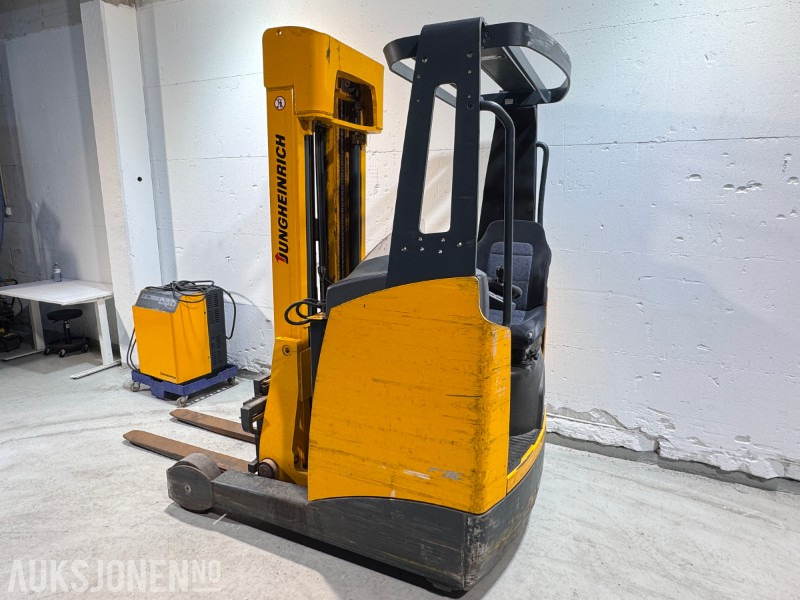 2007 Jungheinrich ETV 214 Elektrisk Skyvemasttruck - Anyagmozgató gép: 3 kép. 2007 Jungheinrich ETV 214 Elektrisk Skyvemasttruck - Anyagmozgató gép: 3 kép.