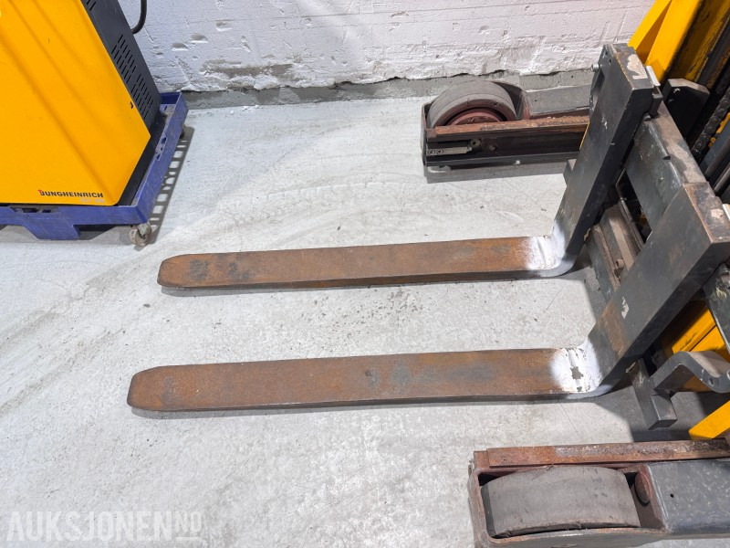 2007 Jungheinrich ETV 214 Elektrisk Skyvemasttruck - Anyagmozgató gép: 5 kép. 2007 Jungheinrich ETV 214 Elektrisk Skyvemasttruck - Anyagmozgató gép: 5 kép.