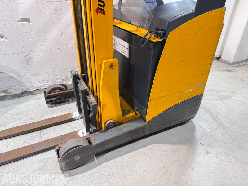 2007 Jungheinrich ETV 214 Elektrisk Skyvemasttruck - Anyagmozgató gép: 4 kép. 2007 Jungheinrich ETV 214 Elektrisk Skyvemasttruck - Anyagmozgató gép: 4 kép.