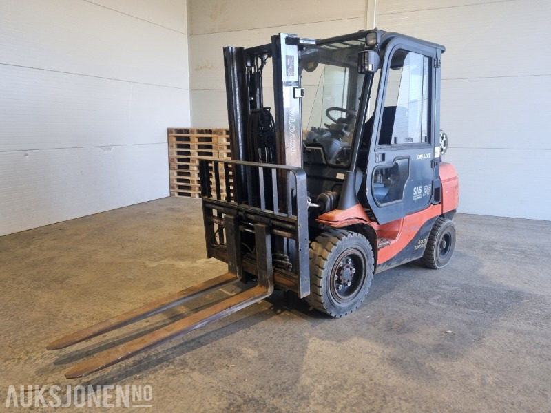 2007 Toyota 02-7FGF30 gasstruck 3T 5170 timer - Anyagmozgató gép: 1 kép. 2007 Toyota 02-7FGF30 gasstruck 3T 5170 timer - Anyagmozgató gép: 1 kép.