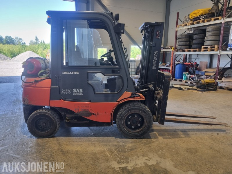 2007 Toyota 02-7FGF30 gasstruck 3T 5170 timer - Anyagmozgató gép: 4 kép. 2007 Toyota 02-7FGF30 gasstruck 3T 5170 timer - Anyagmozgató gép: 4 kép.