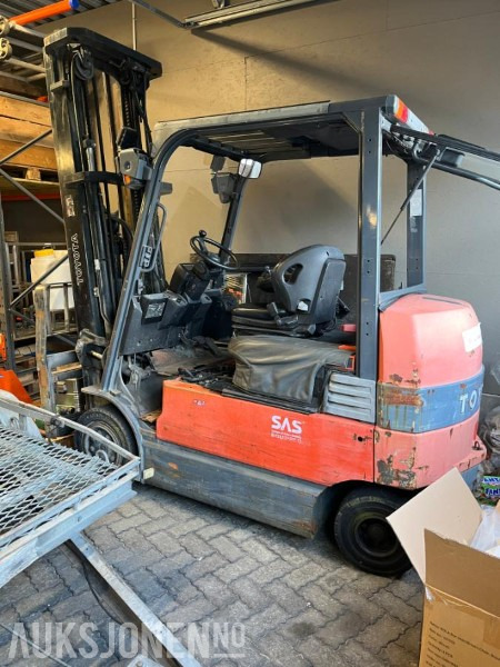 2007 Toyota 7FBMF35 3.5 tonn 5.5 meter løftehøyde Reparasjonsobjekt - Anyagmozgató gép: 1 kép. 2007 Toyota 7FBMF35 3.5 tonn 5.5 meter løftehøyde Reparasjonsobjekt - Anyagmozgató gép: 1 kép.