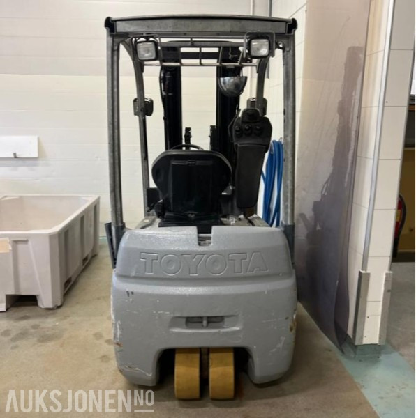2011 Truck - Toyota 8FBET18 - Anyagmozgató gép: 2 kép. 2011 Truck - Toyota 8FBET18 - Anyagmozgató gép: 2 kép.