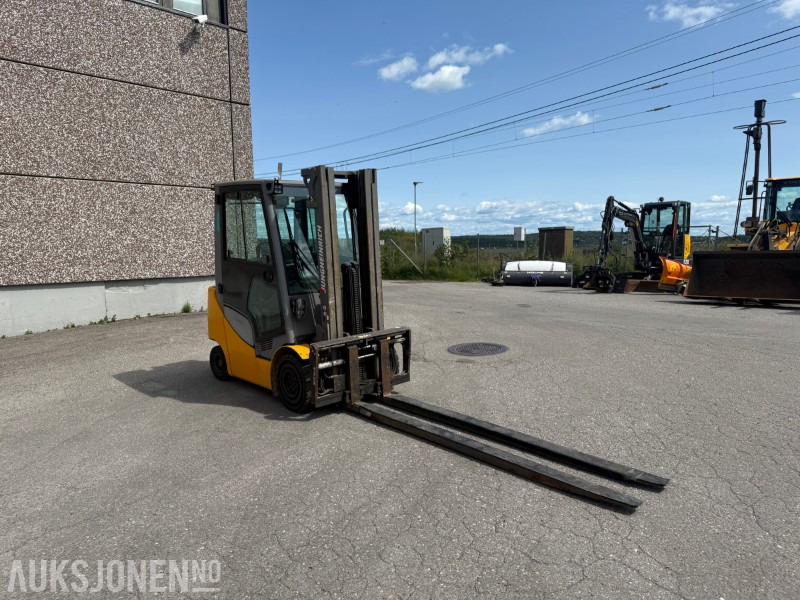 2017 Jungheinrich DFG 320S dieseldrevet motvektstruck med gaffelforlengere - Anyagmozgató gép: 1 kép. 2017 Jungheinrich DFG 320S dieseldrevet motvektstruck med gaffelforlengere - Anyagmozgató gép: 1 kép.