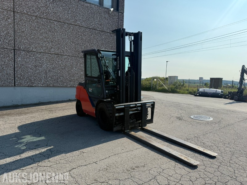 2019 Toyota 40-8FD45N Dieselmotvektstruck - KUN 1120 timer - Anyagmozgató gép: 3 kép. 2019 Toyota 40-8FD45N Dieselmotvektstruck - KUN 1120 timer - Anyagmozgató gép: 3 kép.