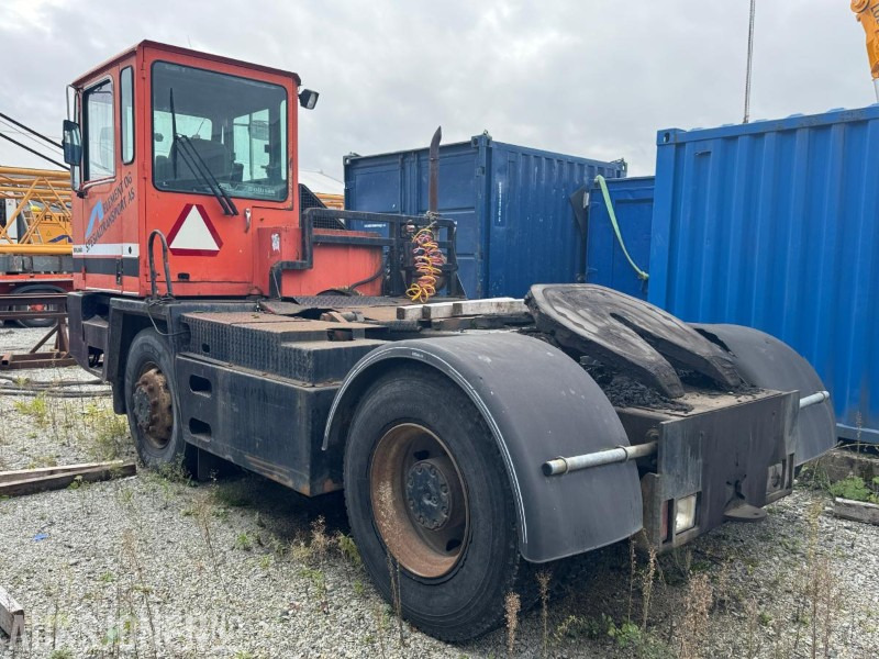 BOLLNAS 304T terminaltraktor / Rep.objekt - Építőipari berendezések: 2 kép. BOLLNAS 304T terminaltraktor / Rep.objekt - Építőipari berendezések: 2 kép.