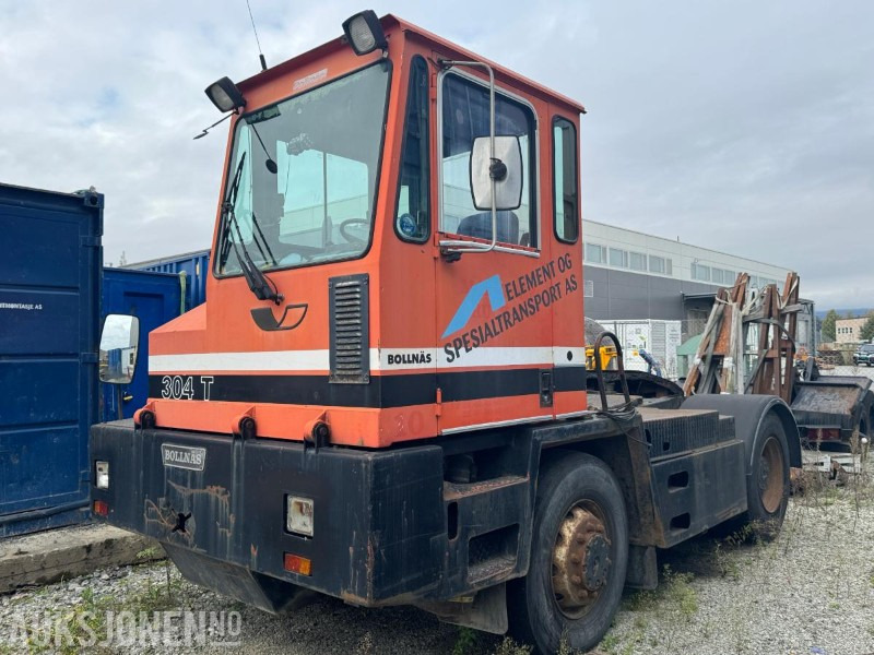 BOLLNAS 304T terminaltraktor / Rep.objekt - Építőipari berendezések: 1 kép. BOLLNAS 304T terminaltraktor / Rep.objekt - Építőipari berendezések: 1 kép.